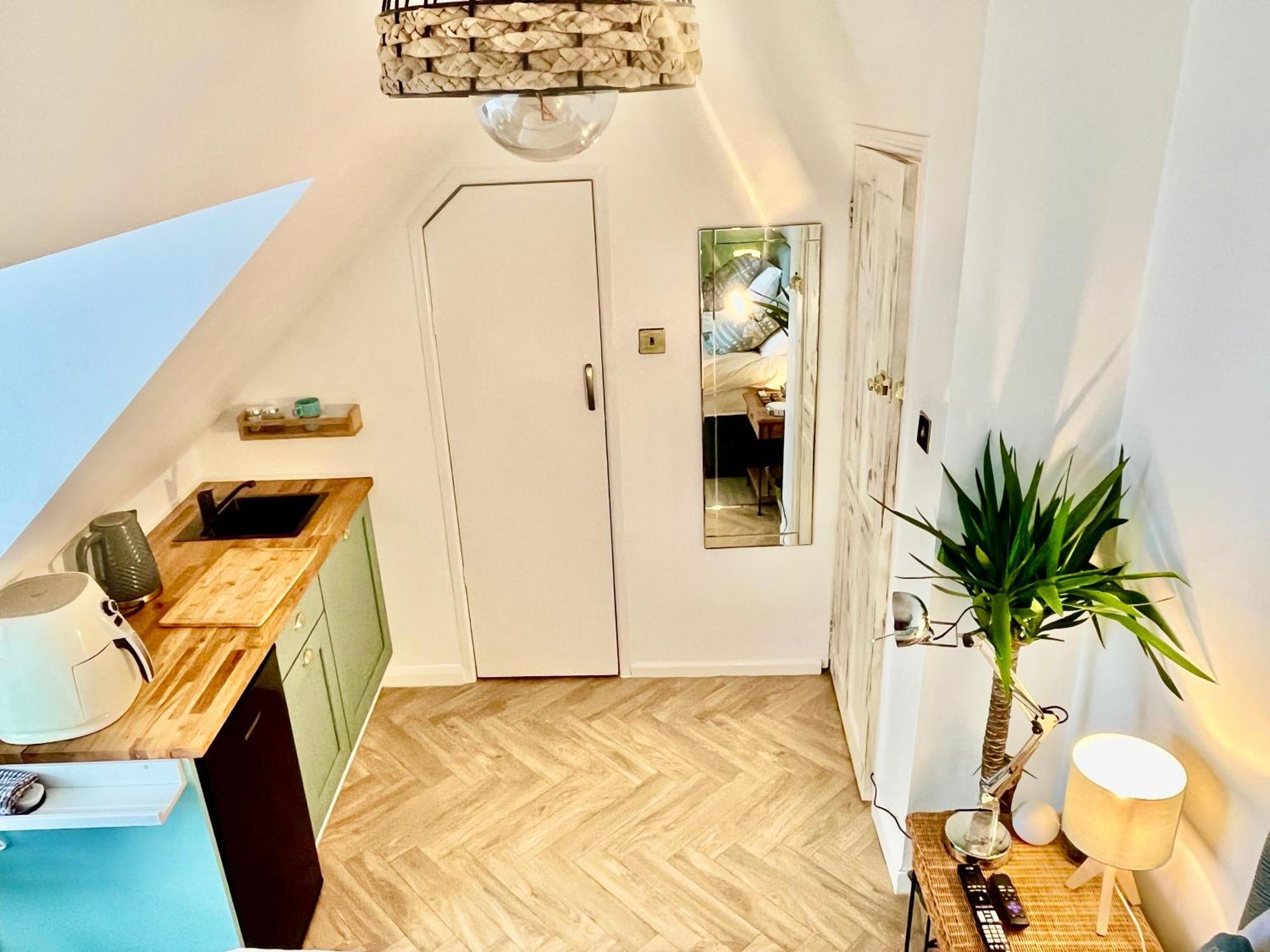 Coastal Inspired Seaview Flat Apartment *